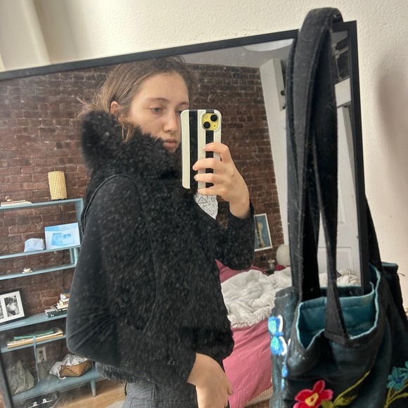 Elegant Black Faux Fur Vest - Picture 4 of 4